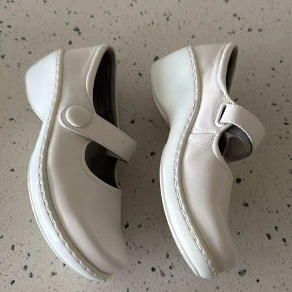 Klogs Footwear White Leather Mary Jane Wedge Shoes Slip Resistant Size 6.5 EUC - Picture 11 of 12